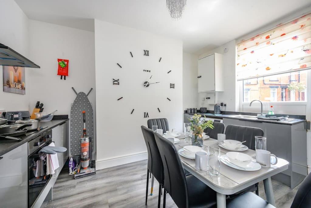 -16Pt- For Your Relaxed & Cosy Stay & Free Parking Leeds  Extérieur photo