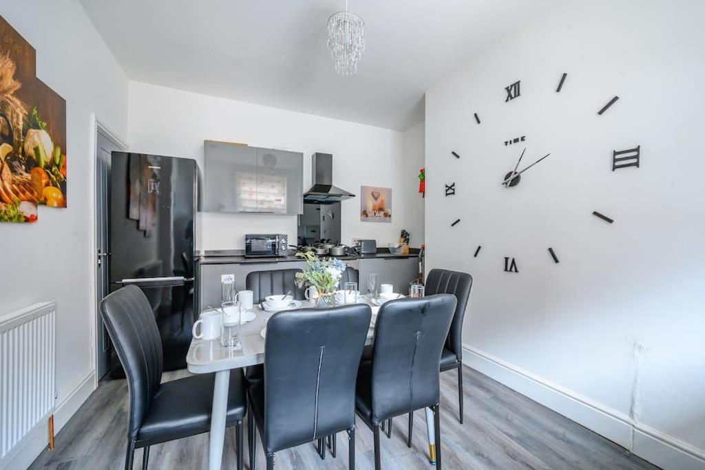 -16Pt- For Your Relaxed & Cosy Stay & Free Parking Leeds  Extérieur photo